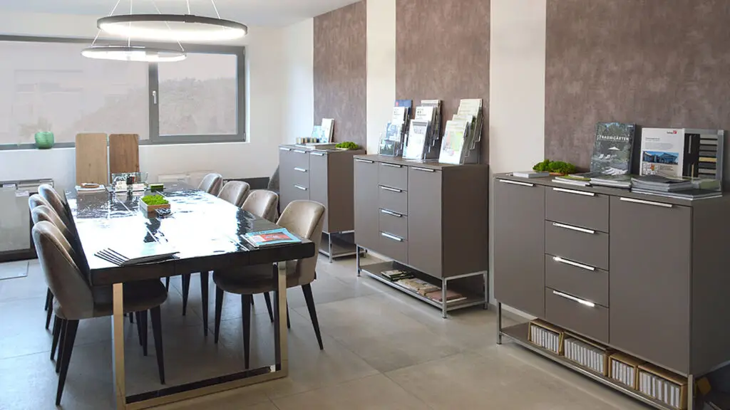 Tisch_Arbeitsraum_Moebel-Beppler_Interior_Design_Kandel